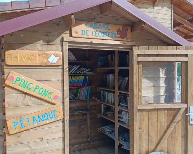 cabane livres et jeux